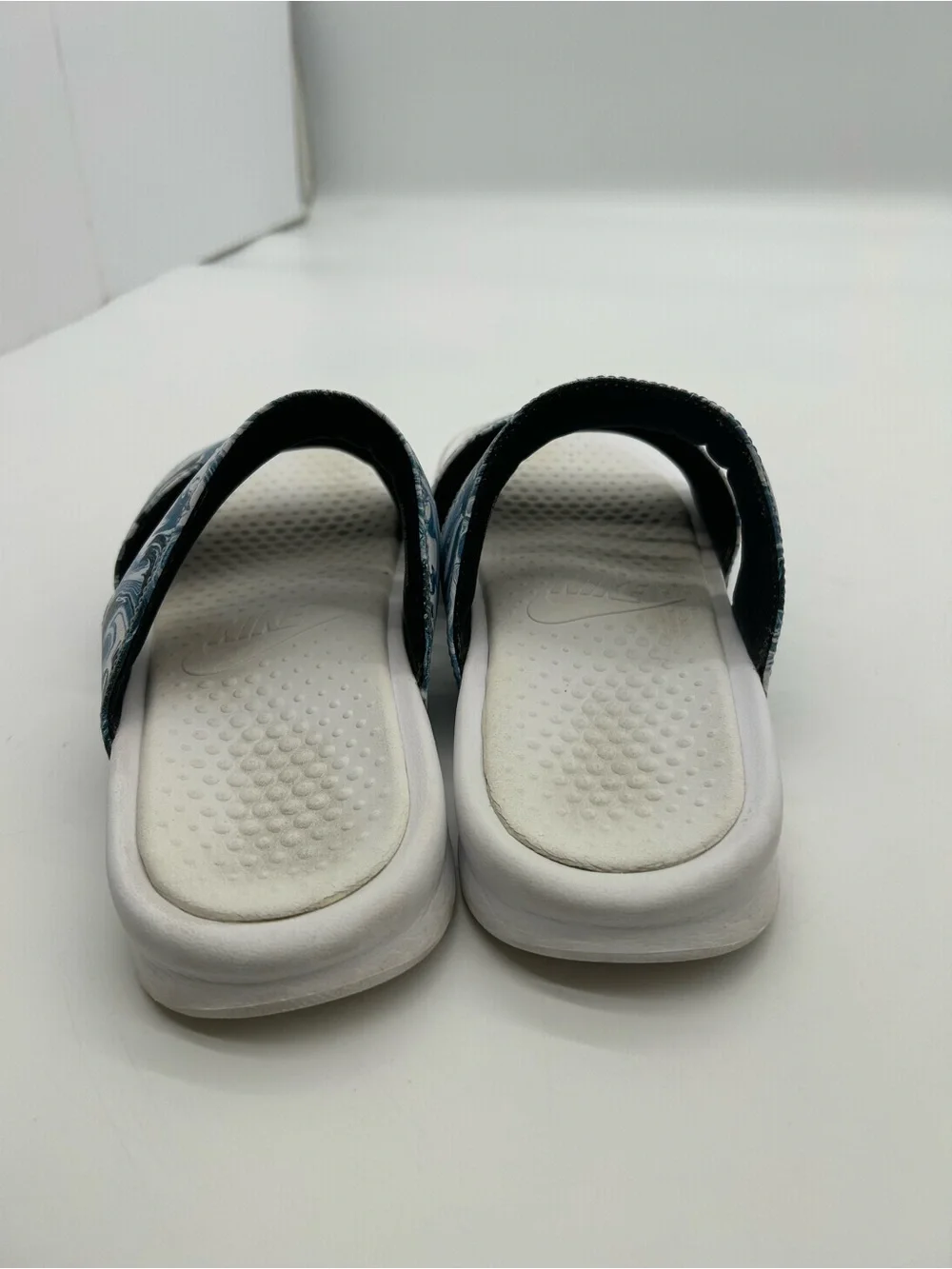 Nike Women’s Benassi Duo Ultra Slide Ocean Wave Color Way size 9